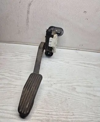 Volvo V70 Accelerator throttle pedal 30683516 6PV00853712