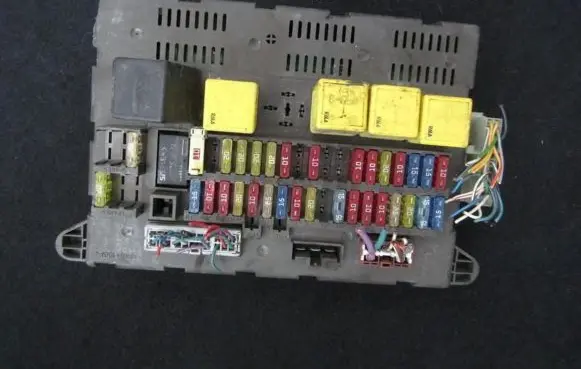 Land Rover Freelander Fuse box set 518665104 yqe102930