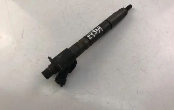 Volvo V40 Fuel injector 31303238