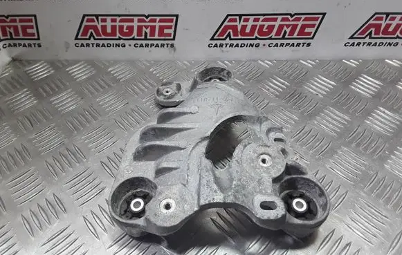 Engine mounting bracket