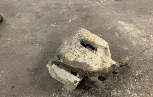 Mazda 3 I Front brake caliper 814