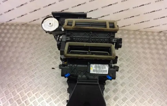 Ford Kuga II Interior heater climate box assembly GV6119B555FC