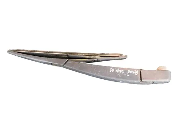 Rear wiper blade arm