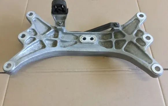 Maserati Ghibli Gearbox mounting bracket 670001738