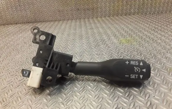 Lexus IS 220D-250-350 Cruise control switch