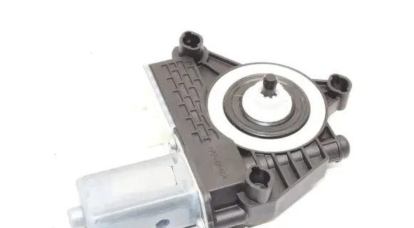 BMW 1 F40 Rear door window regulator motor 1060025