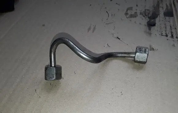 Chevrolet Captiva Fuel injector supply line/pipe 10526