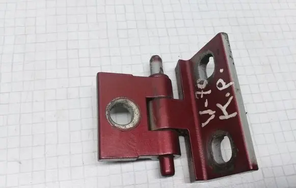 Volvo V70 Front door upper hinge