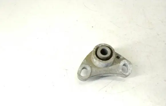 Volvo XC70 Engine mount bracket 8666204 18541