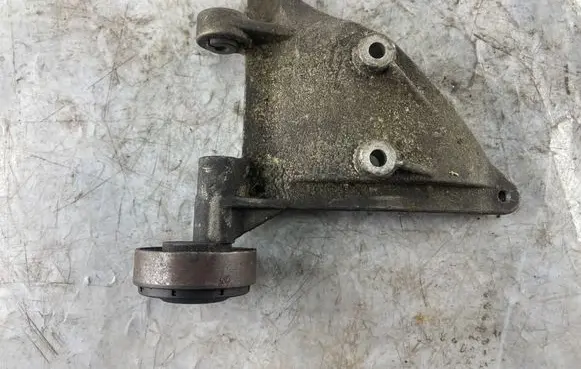 Audi A6 S6 C5 4B A/C compressor mount bracket 059260885 059260885E