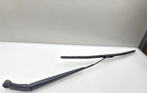 Front wiper blade arm