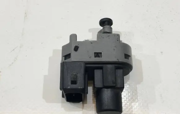 Ford Mondeo Mk III Brake pedal sensor switch 1S7T13480
