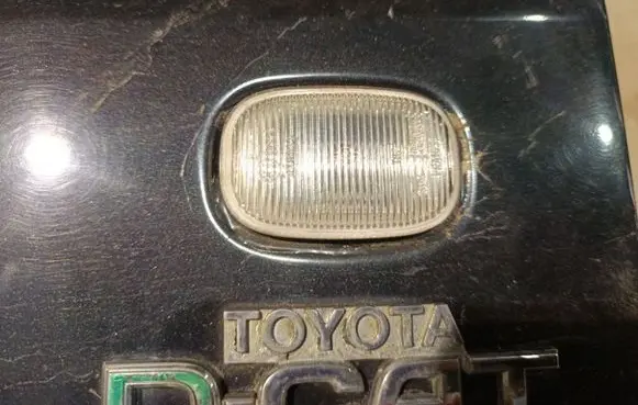 Toyota Corolla Verso AR10 Front fender indicator light 