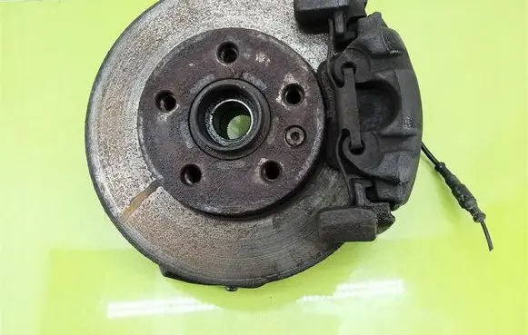 Volkswagen Multivan T4 Front wheel hub spindle knuckle 