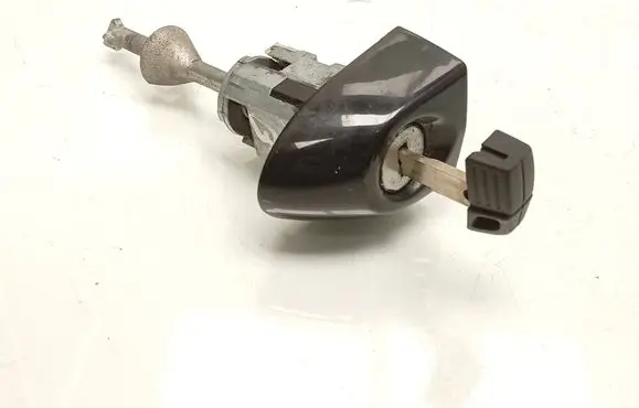 BMW 1 E81 E87 Front door lock (next to the handle) 