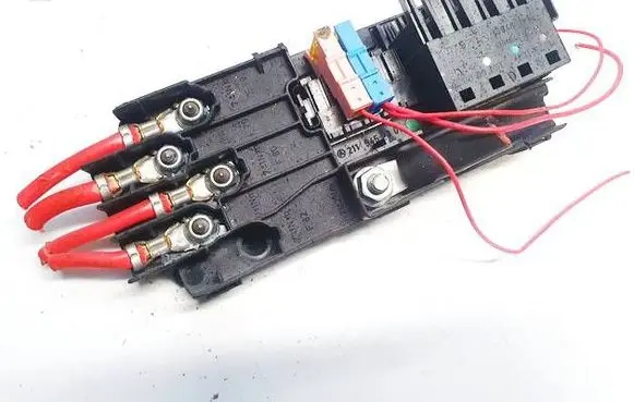 Mercedes-Benz E W211 Fuse box set 2115452301 0-1394641-1