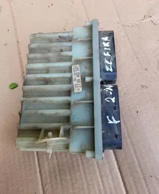 Opel Zafira A Fan control module 24462347 15408379