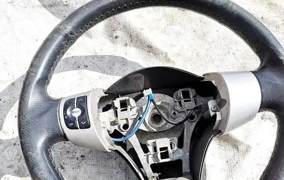 Toyota Yaris Steering wheel buttons/switches 
