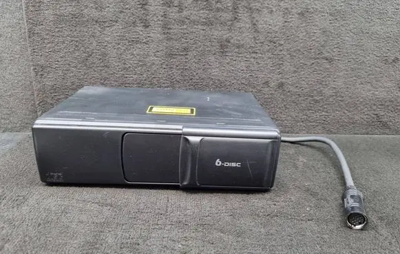 Audi A6 S6 C5 4B CD/DVD changer 4B0035111A