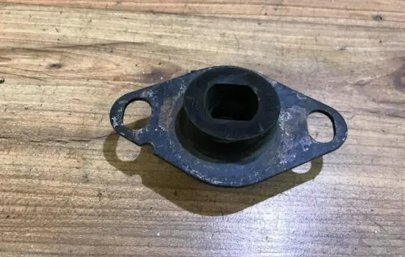 Renault Clio II Engine mount bracket 