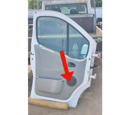 Renault Trafic II (X83) Front door speaker cover trim 7700812471