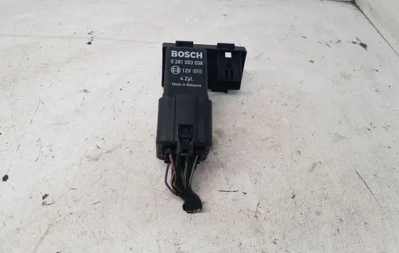 Skoda Superb B6 (3T) Glow plug pre-heat relay 0281003038