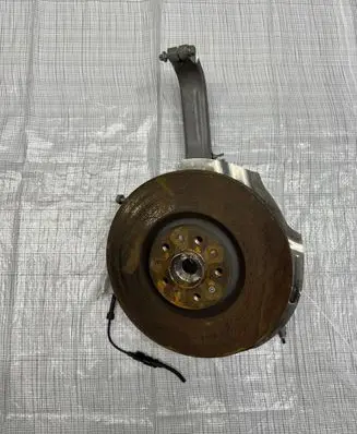Maserati Grecale Front wheel hub spindle knuckle 06701782170