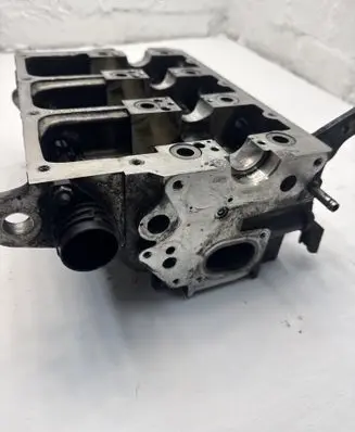 Skoda Fabia Mk2 (5J) Engine head 045103373H BMS