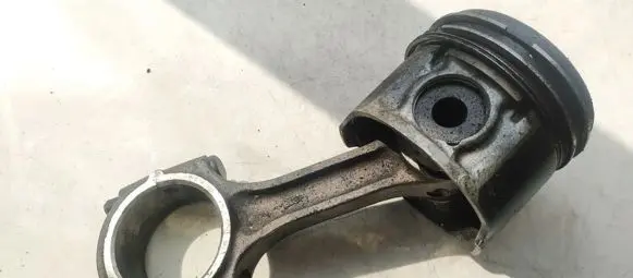 KIA Carnival Piston with connecting rod