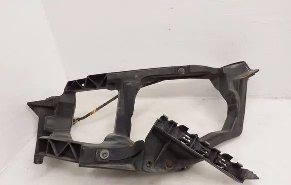 Mitsubishi Colt Headlight/headlamp mounting bracket MN105059