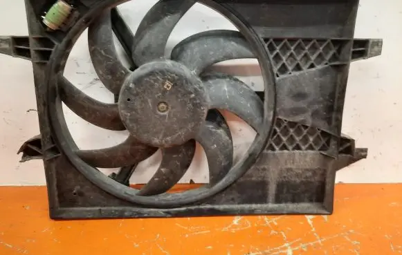 Ford Fusion Electric radiator cooling fan 8240367