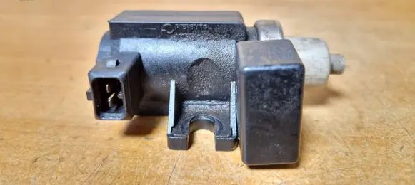 Volvo V70 Turbo solenoid valve 72190329