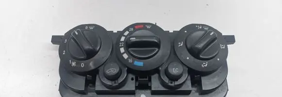 Mercedes-Benz A W168 Climate control unit 1688302085 Q133101