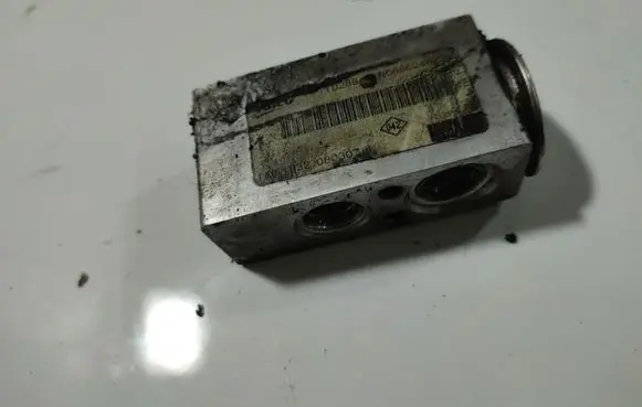 Air conditioning (A/C) expansion valve