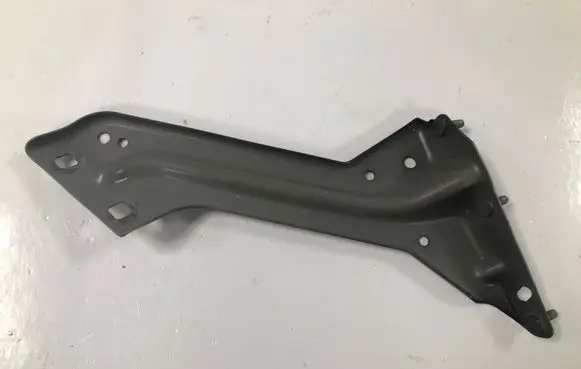Audi Q5 SQ5 Fender mounting bracket 8R0821135