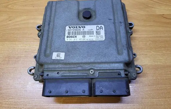 Volvo XC90 Engine control unit/module 30729826A 0281012103 1039S12418