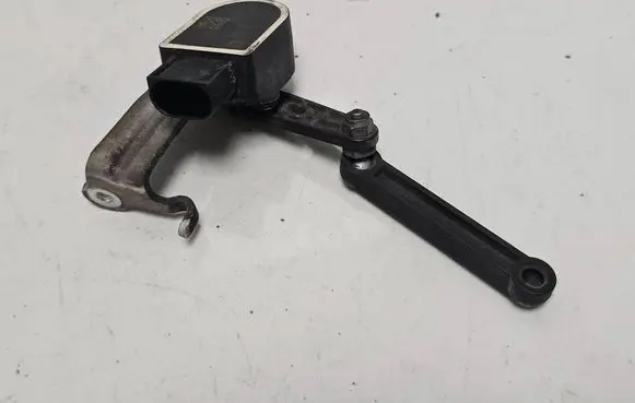 BMW M5 Rear air suspension level height sensor 6784075 ABE52049 25916010