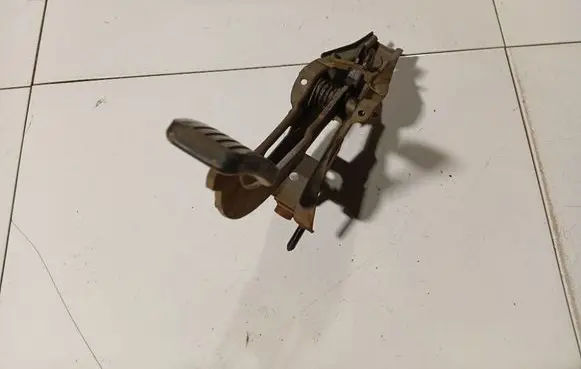 Opel Astra F Brake pedal 
