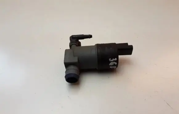 Nissan Qashqai Windscreen/windshield washer pump 681155