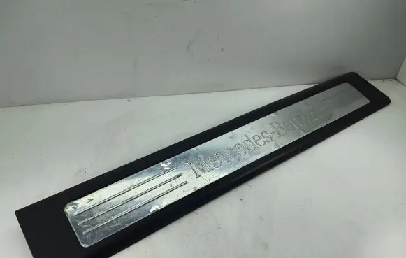 Mercedes-Benz ML W164 Other sill/pillar trim element A1646803435