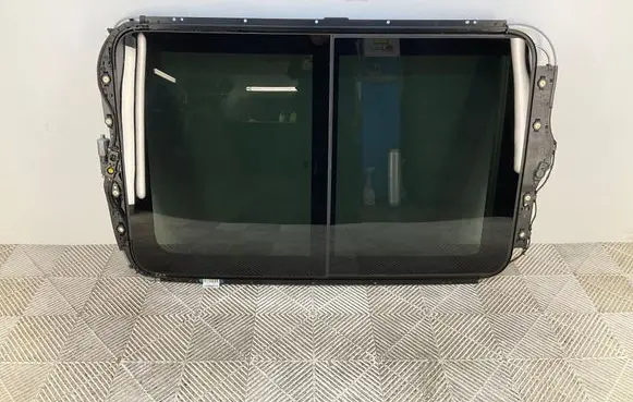 Volkswagen Tiguan Sunroof set 5N0877041E 8R0959591A