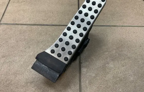 Mercedes-Benz C W205 Accelerator throttle pedal A2053000104