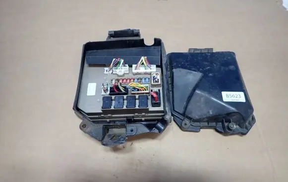 Renault Clio III Fuse module 674660A