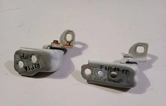 Ford Explorer V Front door lower hinge 26810