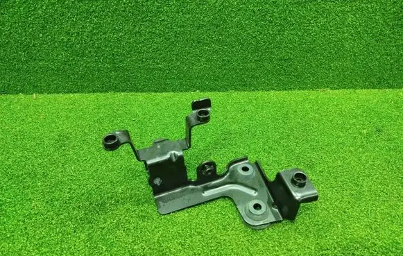 Engine mounting bracket
