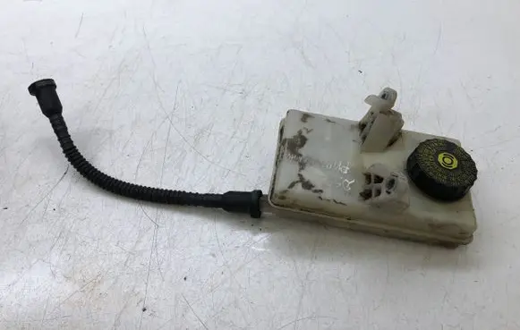 Brake fluid reservoir