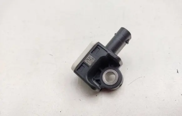 Infiniti Q30 Airbag deployment crash/impact sensor 56054085AA 0135801045