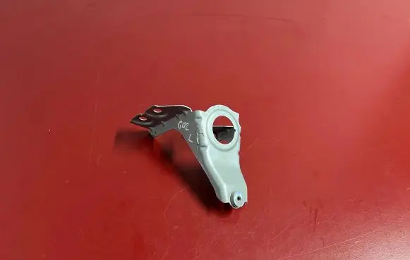 BMW X4 G02 Fender mounting bracket 7397513