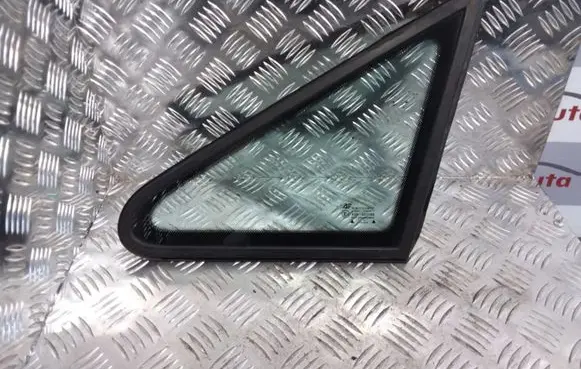 Ford Galaxy Front triangle window/glass 