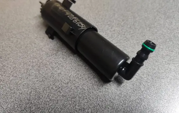 BMW X5 E70 Headlight washer spray nozzle 61674286754